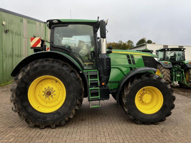 John Deere 6230R