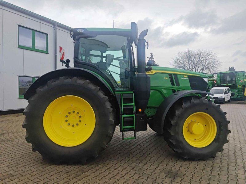 John Deere 6R 250