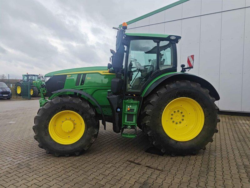 John Deere 6R 250