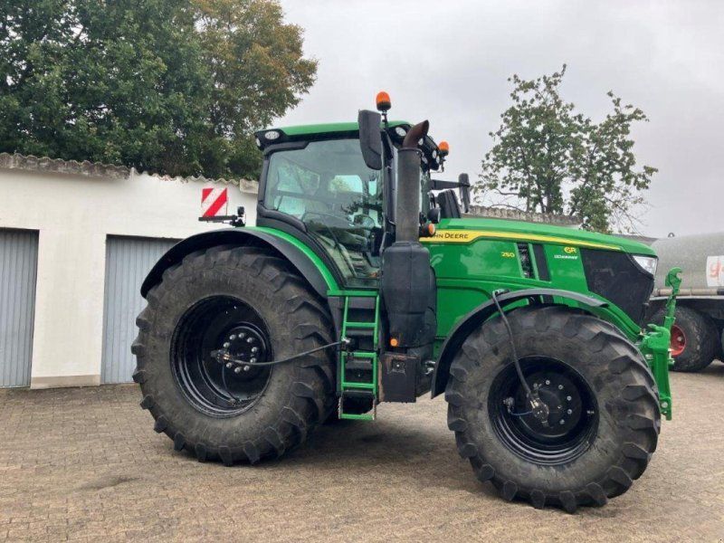 John Deere 6R 250