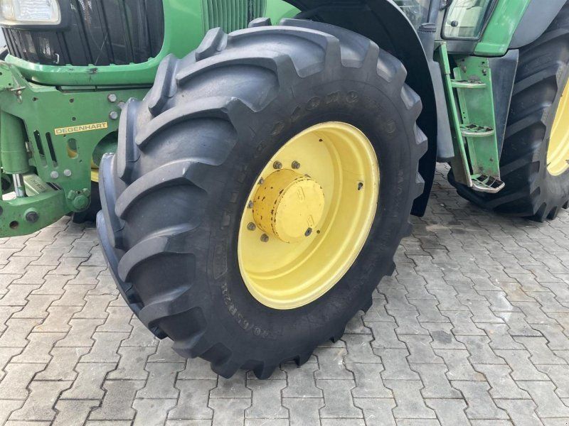 John Deere 6820