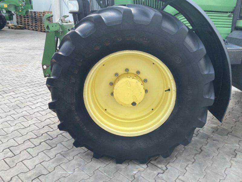 John Deere 6820