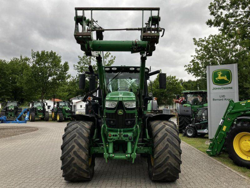 John Deere 6215R