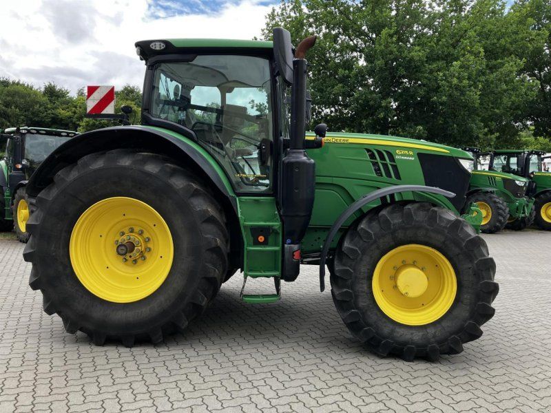 John Deere 6215R