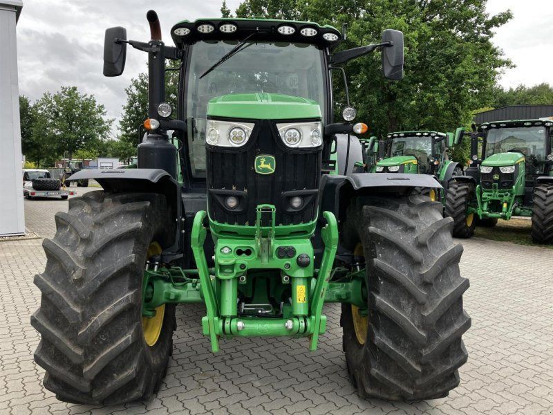 John Deere 6215R