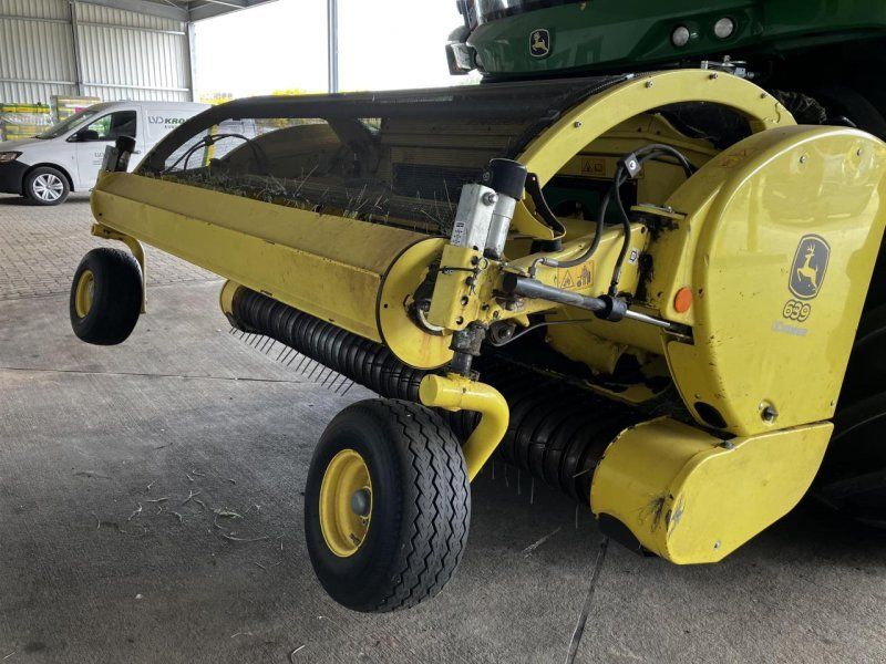 John Deere 639