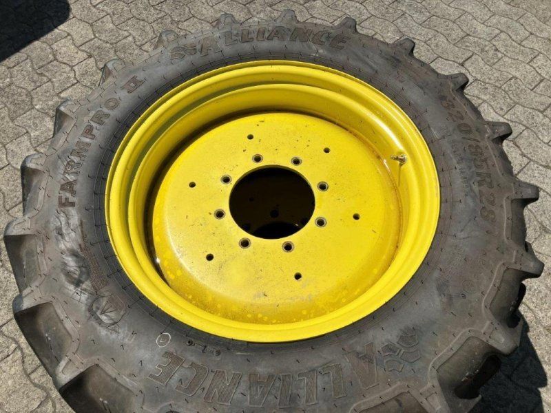 Alliance 320/85R28