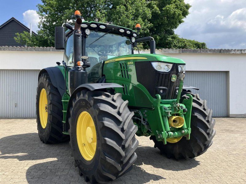 John Deere 6215R