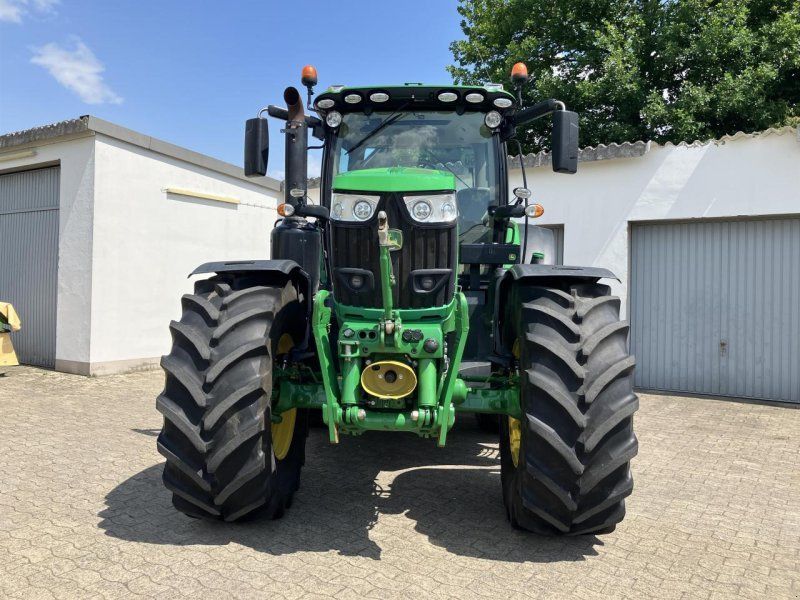 John Deere 6215R
