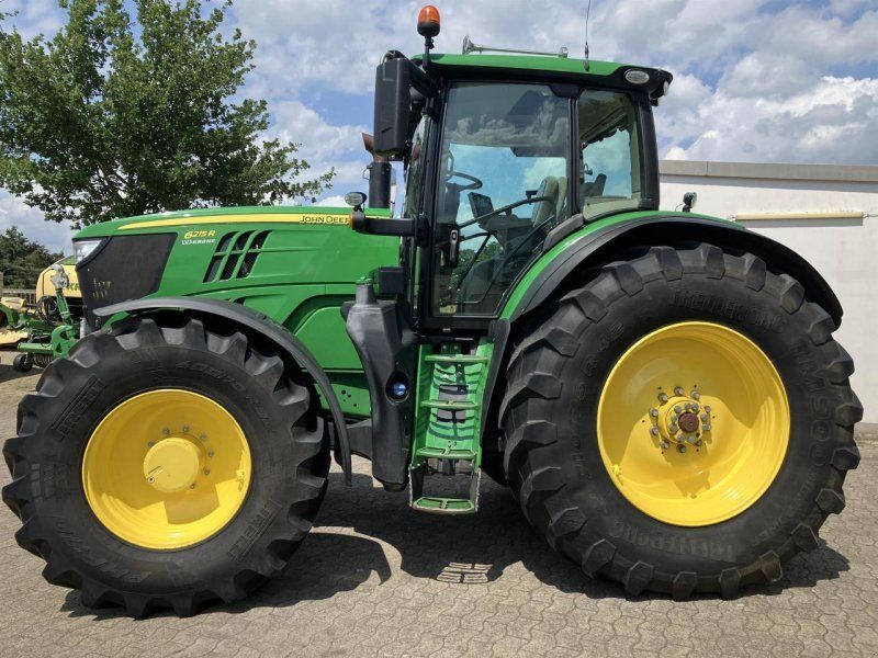 John Deere 6215R