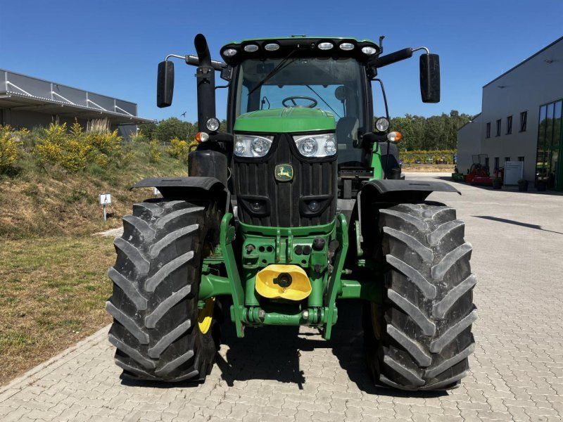 John Deere 6215R