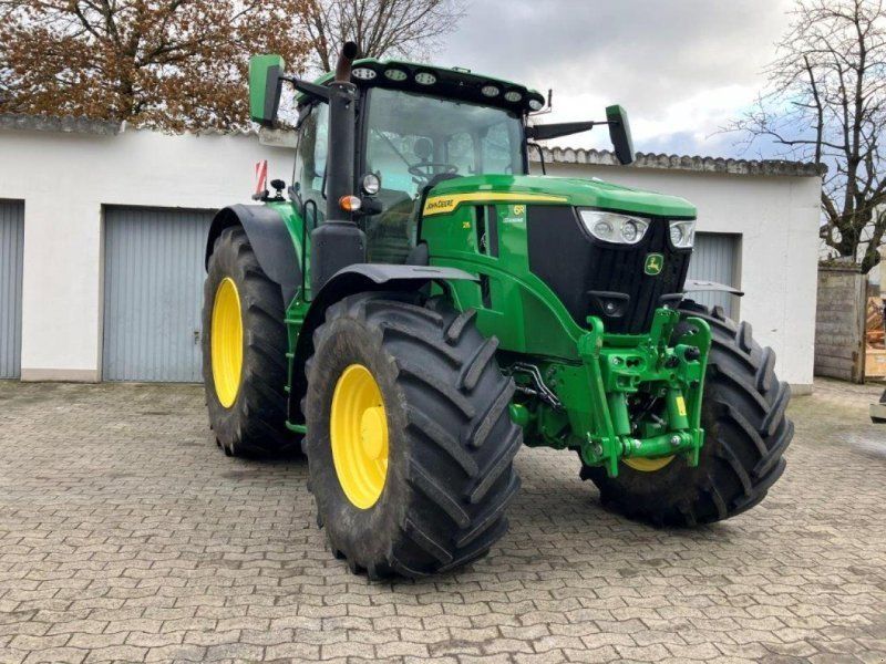 John Deere 6R 215