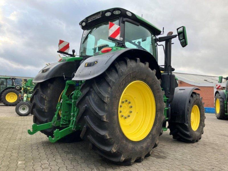 John Deere 6R 215