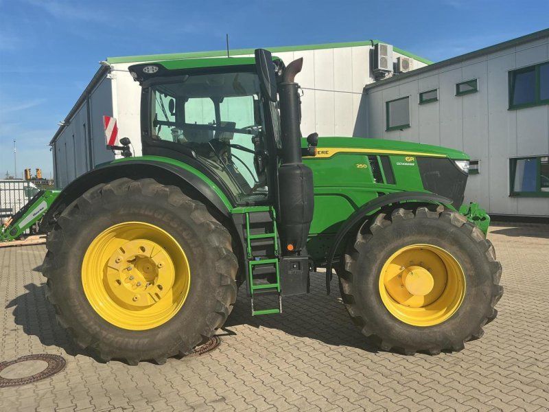 John Deere 6R 250