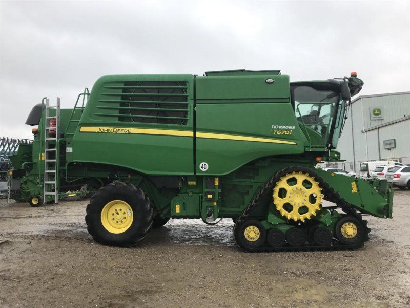 John Deere T670