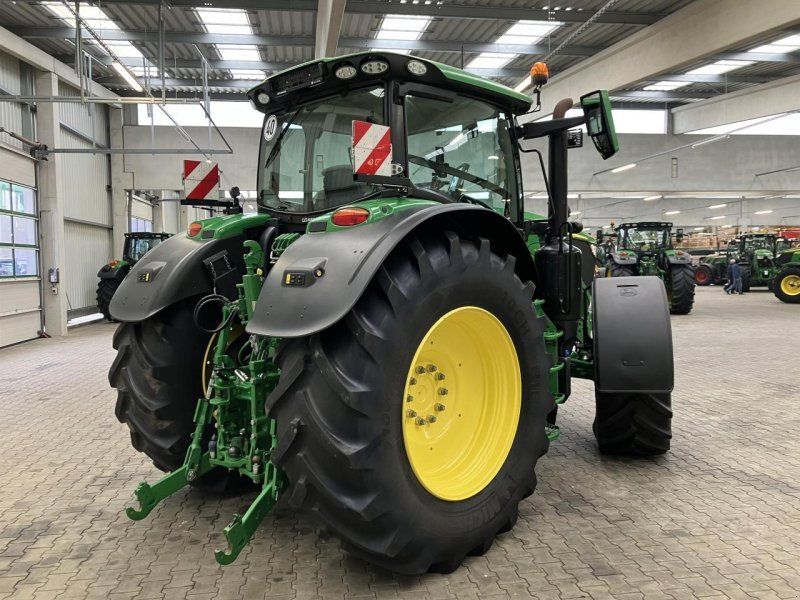 John Deere 6R 215