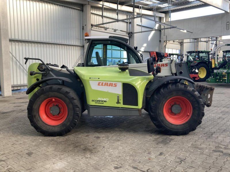 Claas Scorpion 7040