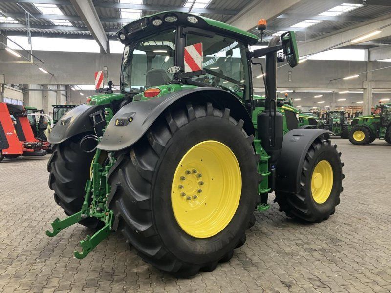 John Deere 6R 215