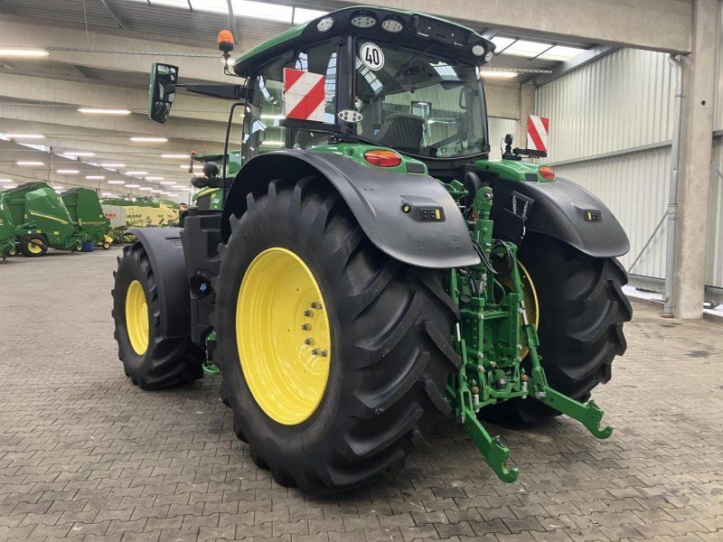 John Deere 6R 215