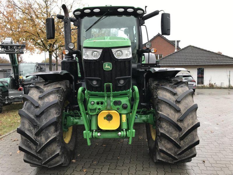 John Deere 6215R