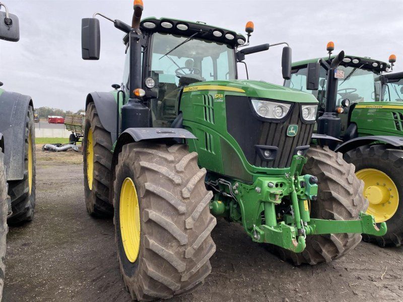 John Deere 6215R