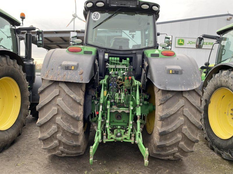 John Deere 6215R