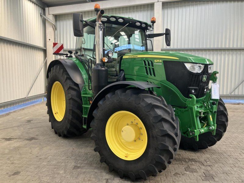 John Deere 6215R