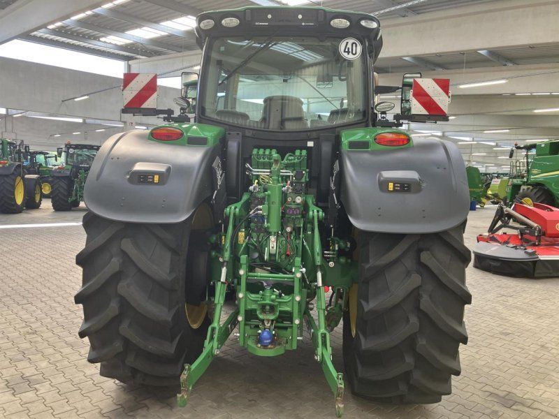 John Deere 6215R