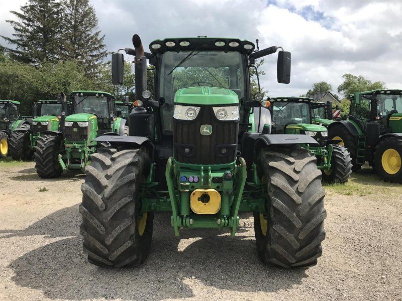 John Deere 6215R