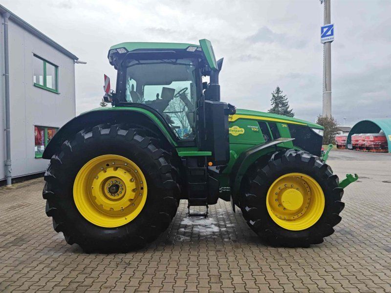 John Deere 7R 330