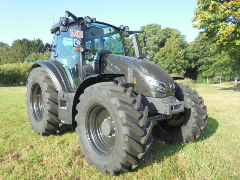 Valtra G135A BLACK EDITION