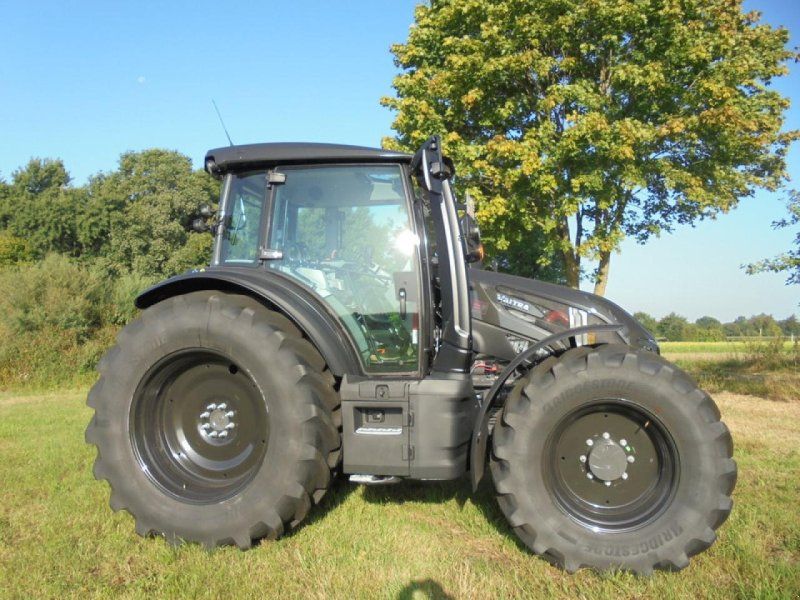 Valtra G135A BLACK EDITION