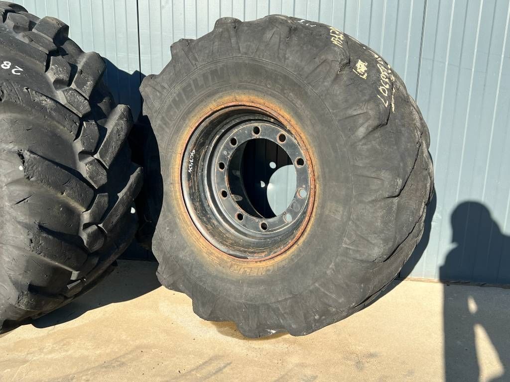 Michelin 445/70R19.5 incl. rim
