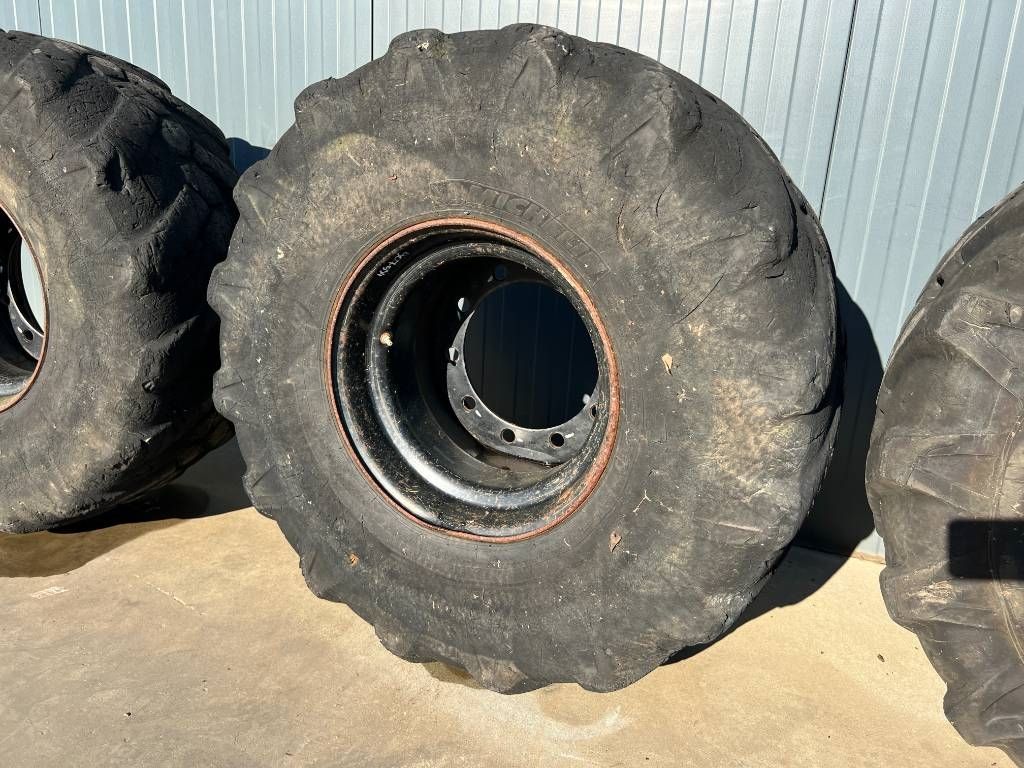 Michelin 445/70R19.5 incl. rim