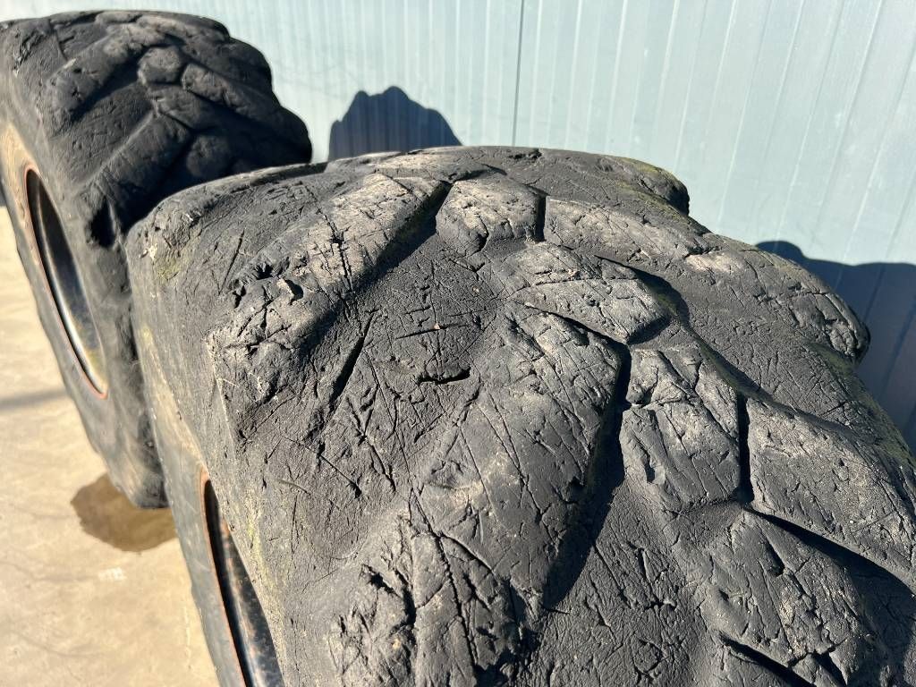 Michelin 445/70R19.5 incl. rim