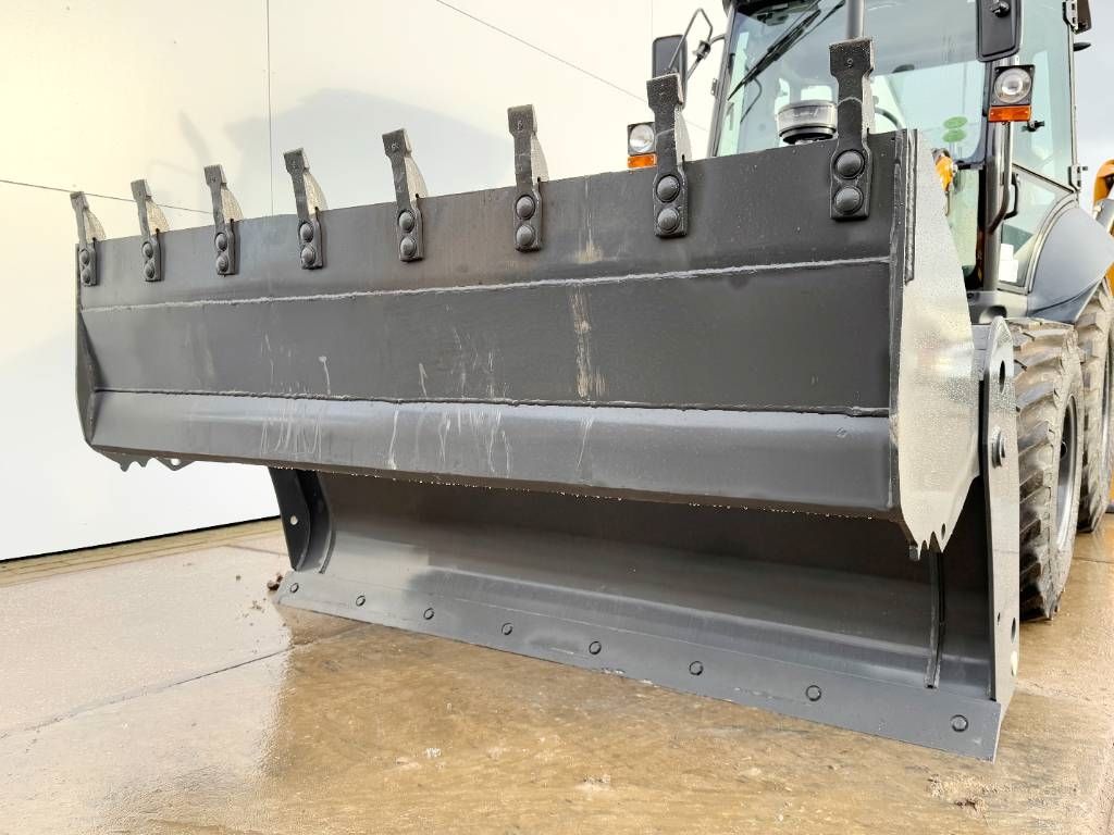 CASE 570SV 4WD - 4/1 Bucket / Telescopic Boom / AC