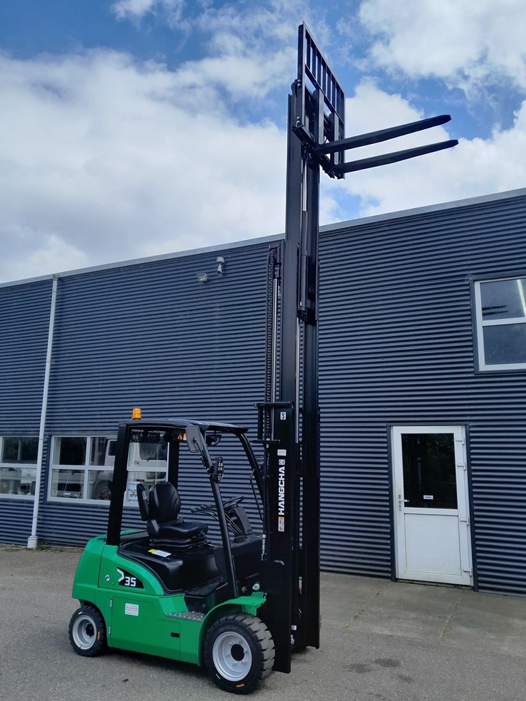 Hangcha CPD35 3500KG 4,8M Triplex Mast Li-Ion.