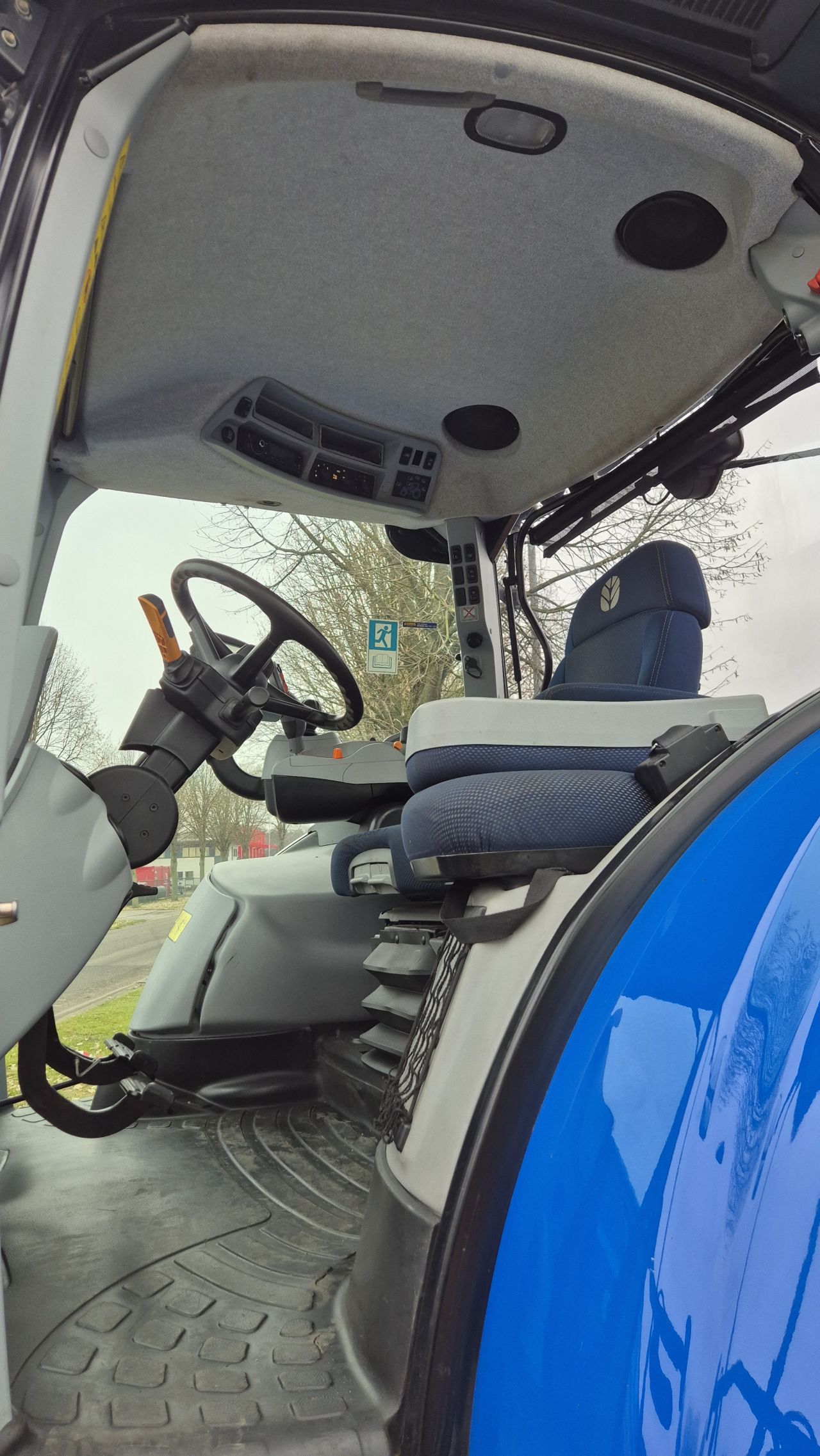 NEW HOLLAND T7.315 HD AutoCommand 50Kmh en Luchtdrukremmen