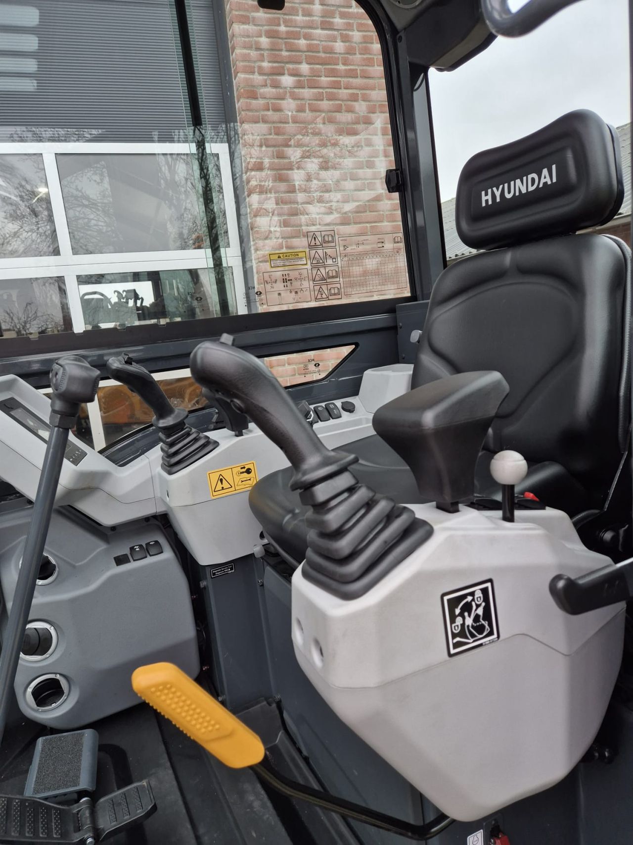 Hyundai HX25 /2.7t /binnendraaier/graafmachine vele opties/sterk