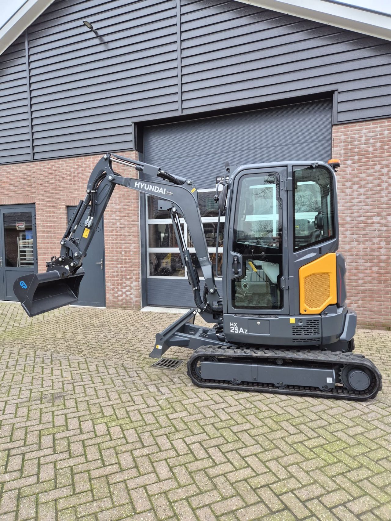 Hyundai HX25 /2.7t /binnendraaier/graafmachine vele opties/sterk