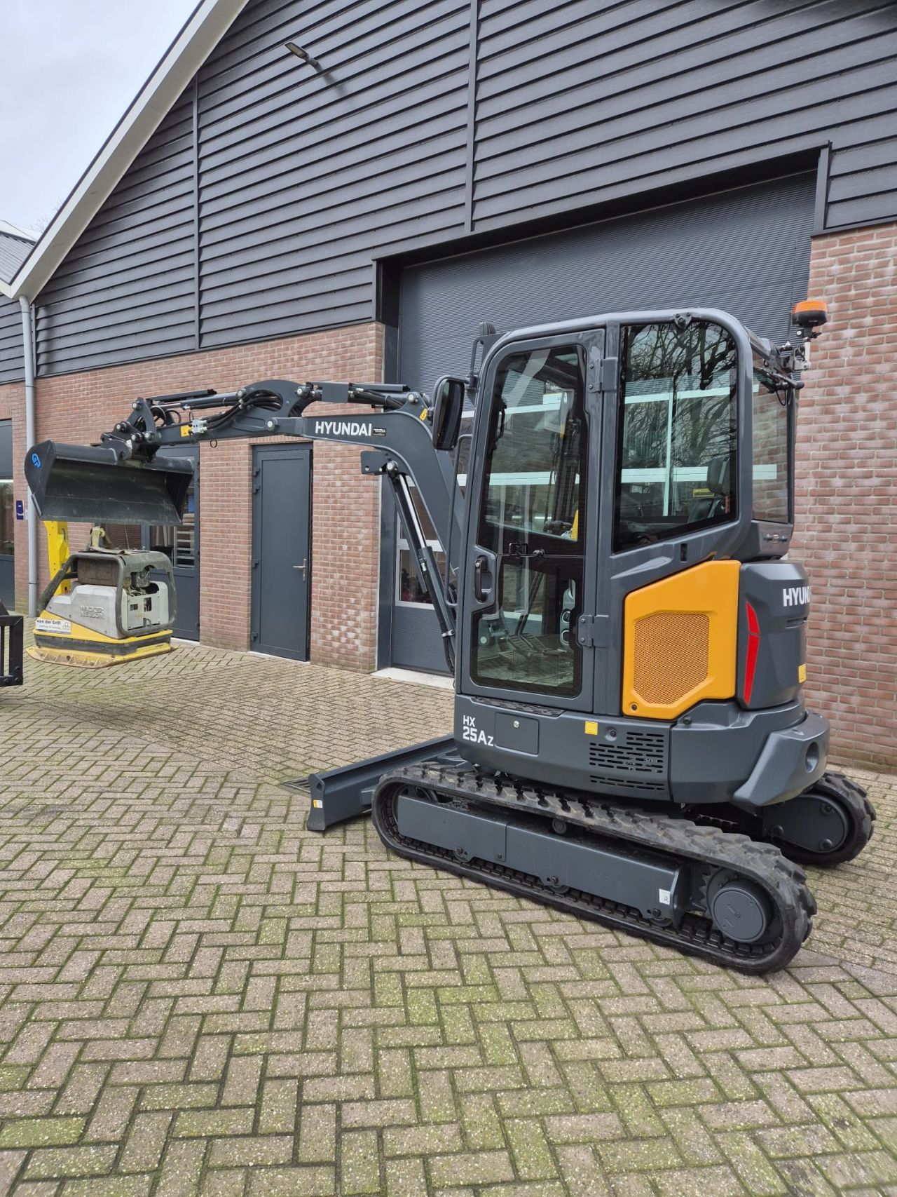 Hyundai HX25 /2.7t /binnendraaier/graafmachine vele opties/sterk