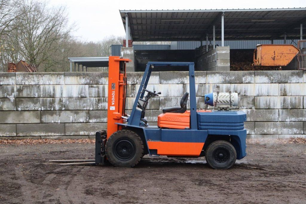 Heftruck Toyota 02-5FGF25 LPG 4550kg 3.3m 1989