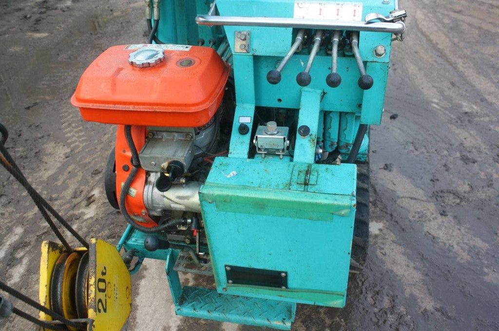 Hijskraan Maeda 205 Diesel 2000kg 7.6m 2009