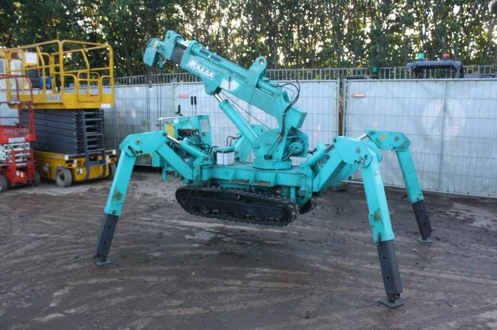 Hijskraan Maeda 205 Diesel 2000kg 7.6m 2009