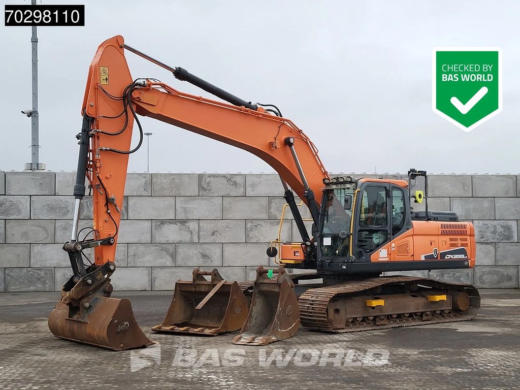 Doosan DX255 LC-5 3 BUCKETS