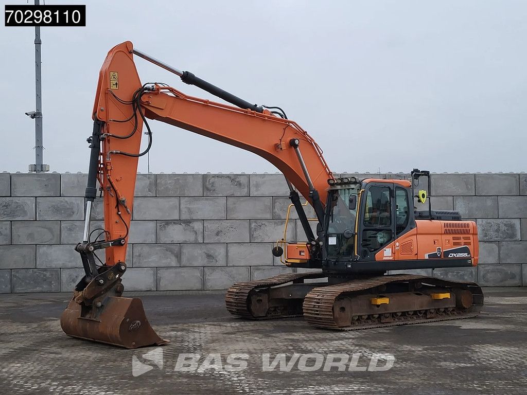 Doosan DX255 LC-5 3 BUCKETS