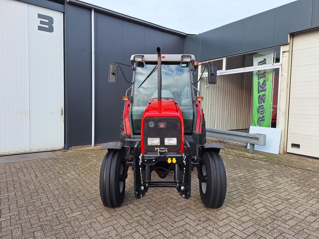 Massey Ferguson 4235