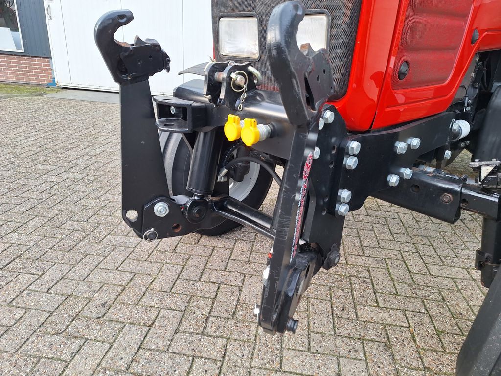 Massey Ferguson 4235