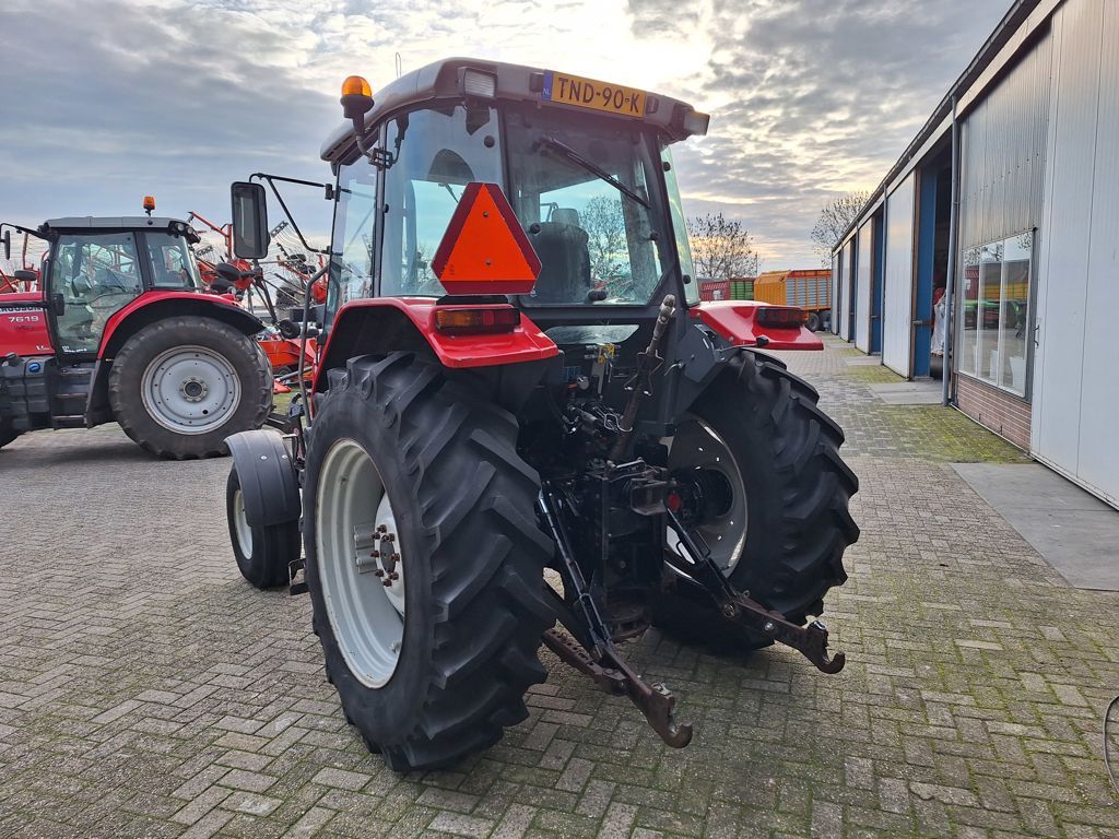 Massey Ferguson 4235