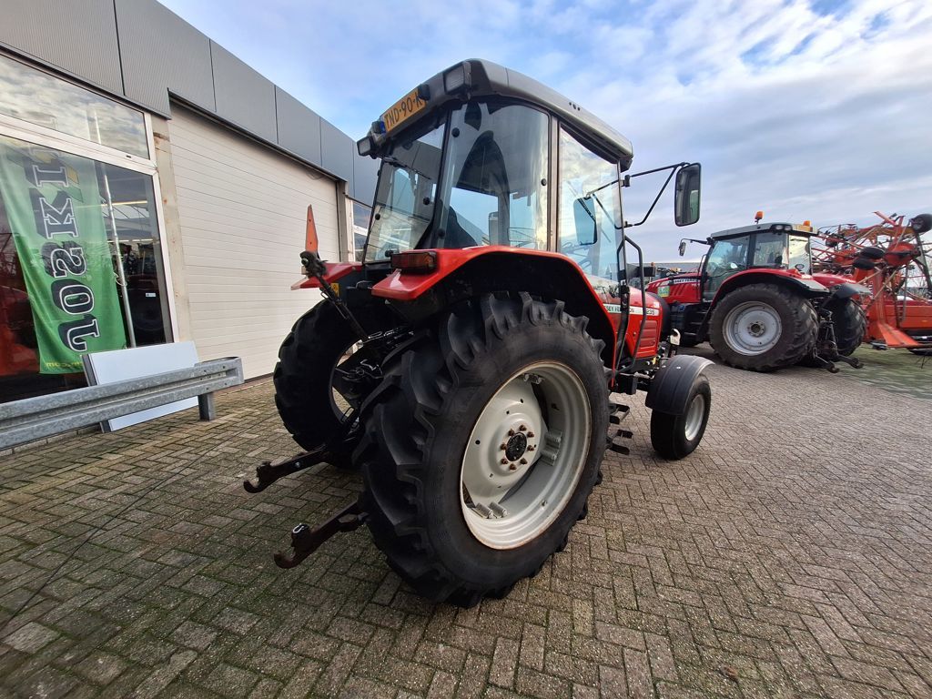Massey Ferguson 4235